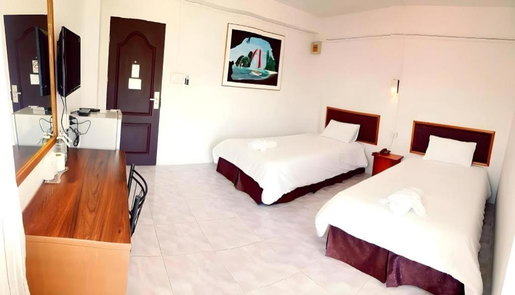 Hotel De Ratt Phuket Patong Exterior foto